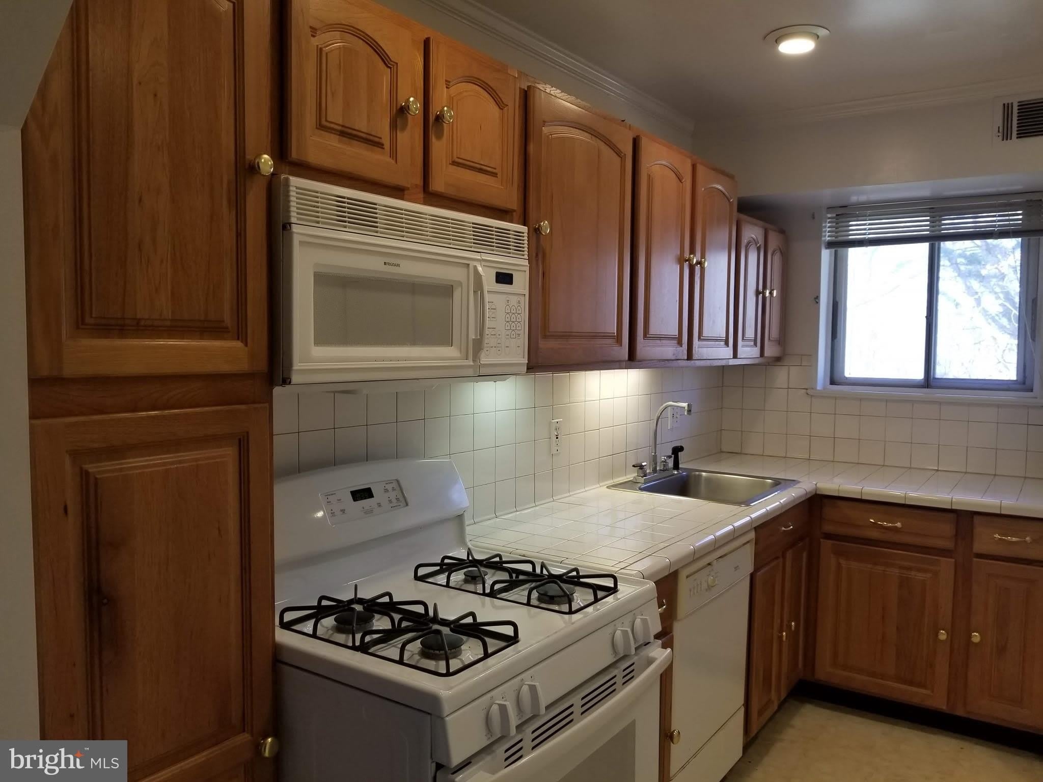11400 CHERRY HILL Road – photo 5