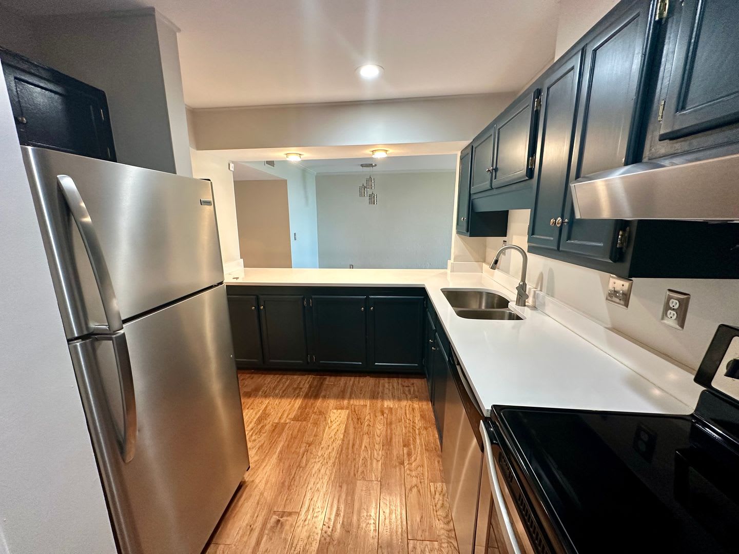 Spacious 2 Bedroom, 2 Bathroom Condominium with City Views – photo 2