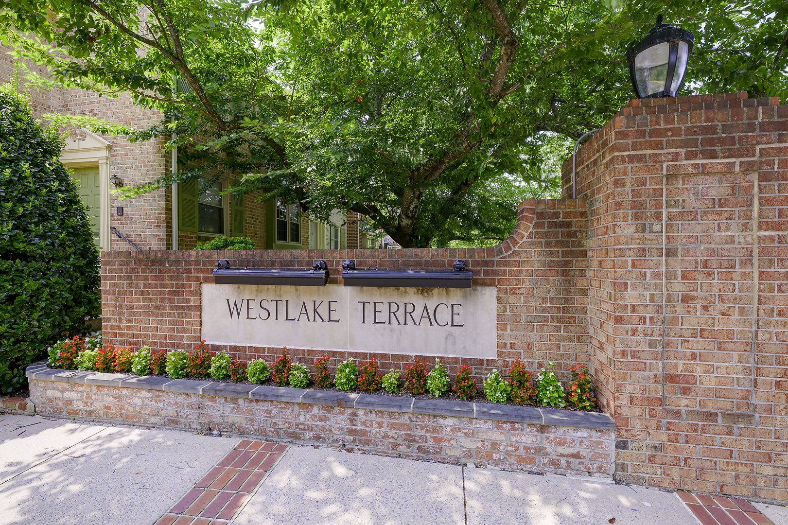 Superb END UNIT 3 BR/2.5 BA town home in Bethesda – photo 5