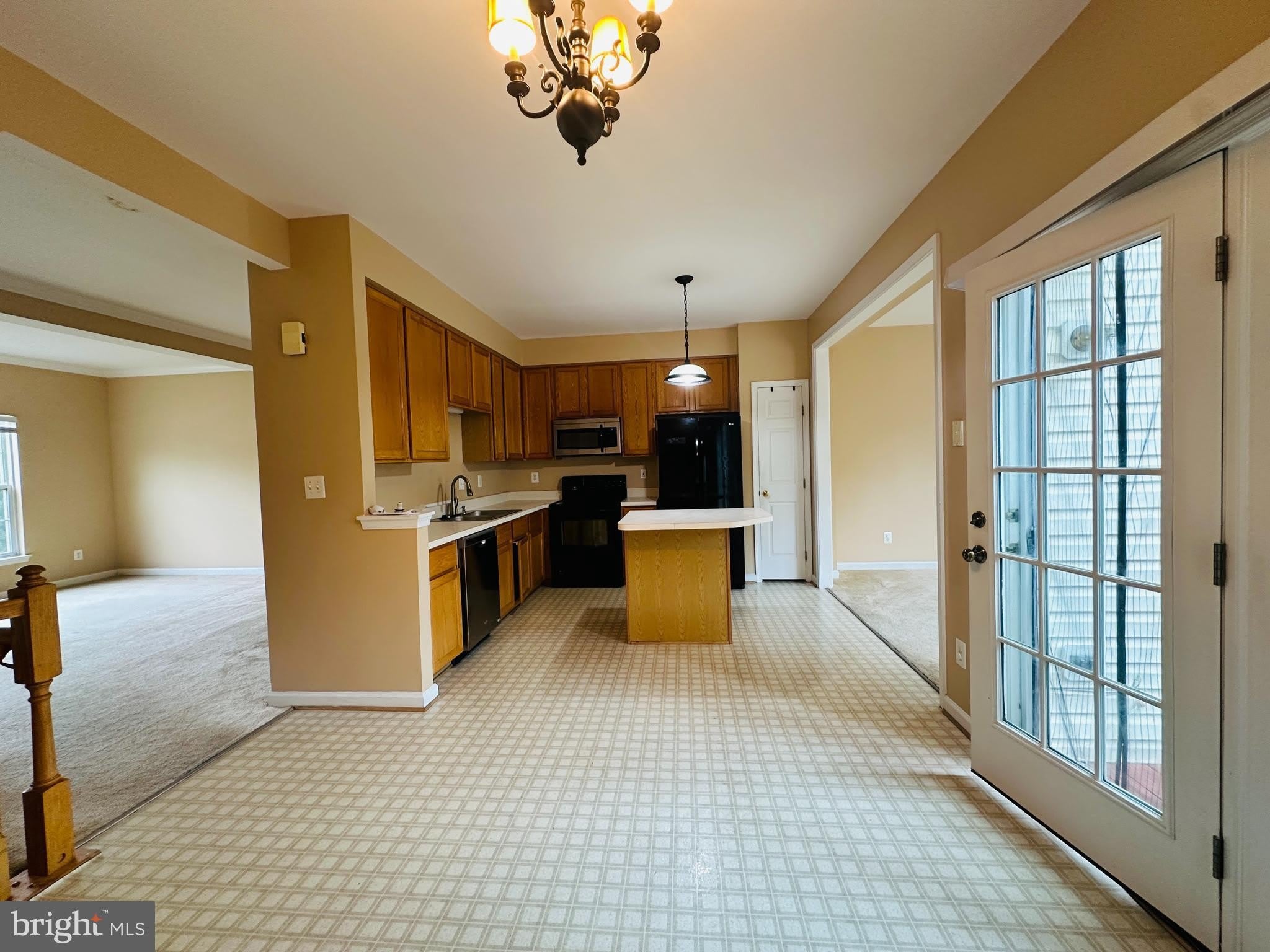 2527 BANSHIRE Drive – photo 2