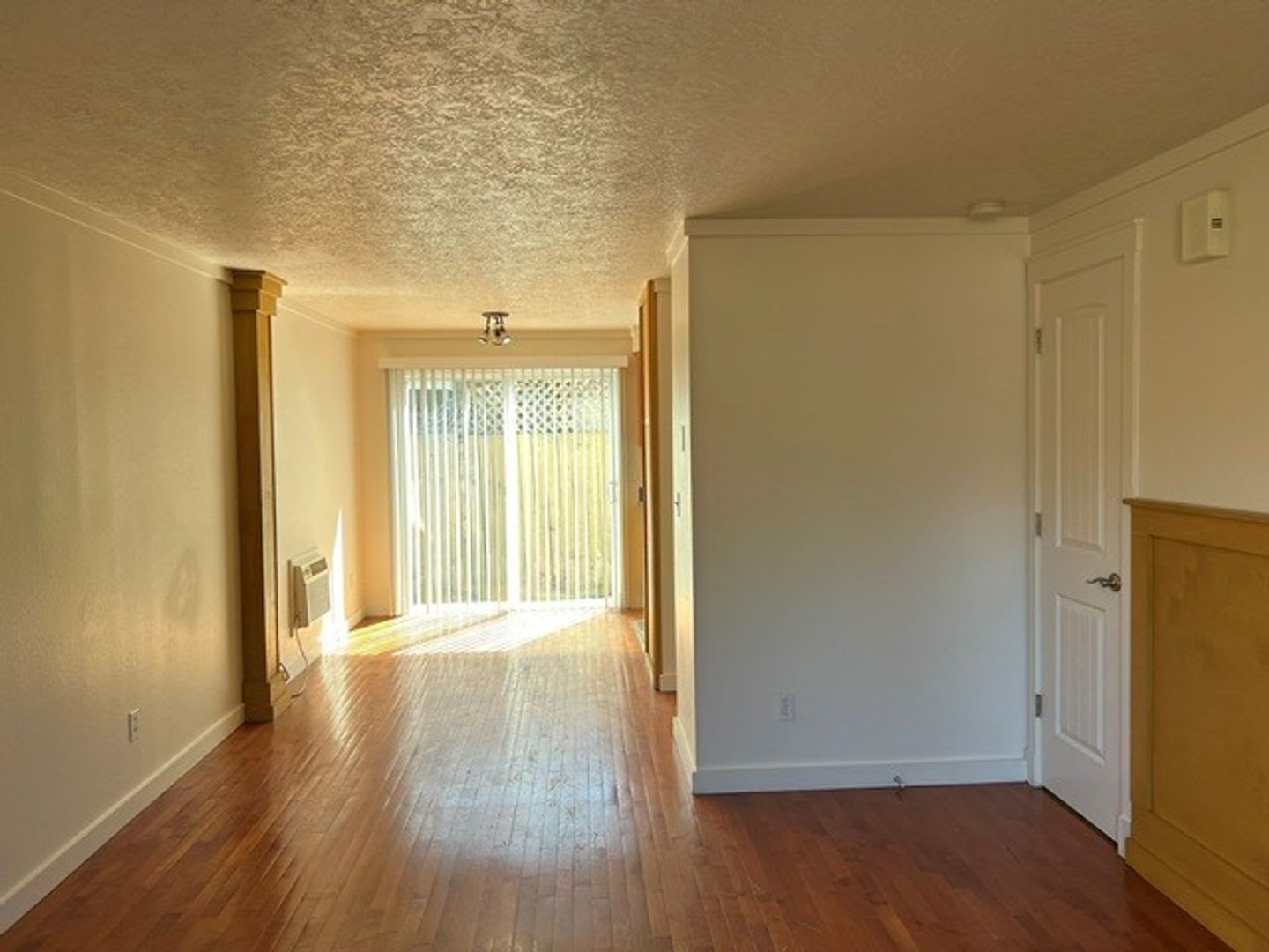 2Bd 1 5Ba Two Story Townhouse Available To View – photo 3