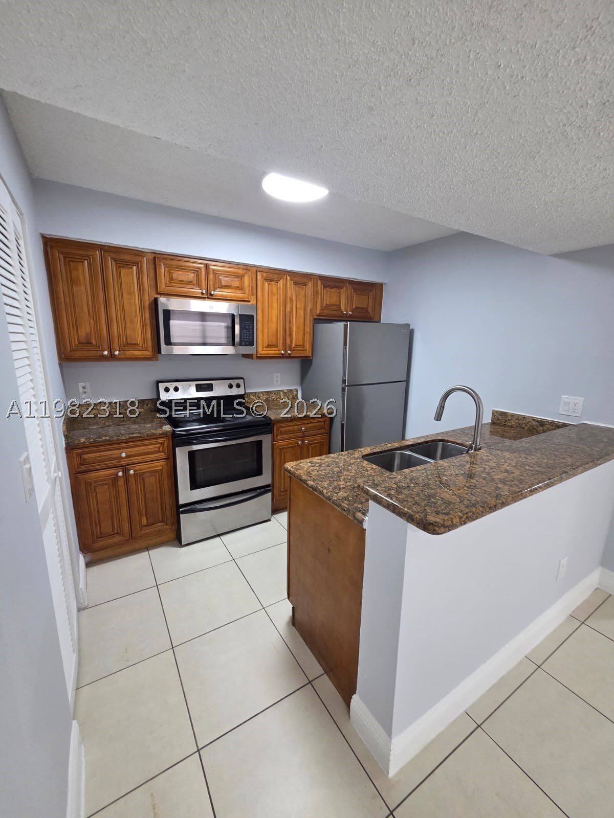 1241 SW 46th Ave – photo 1