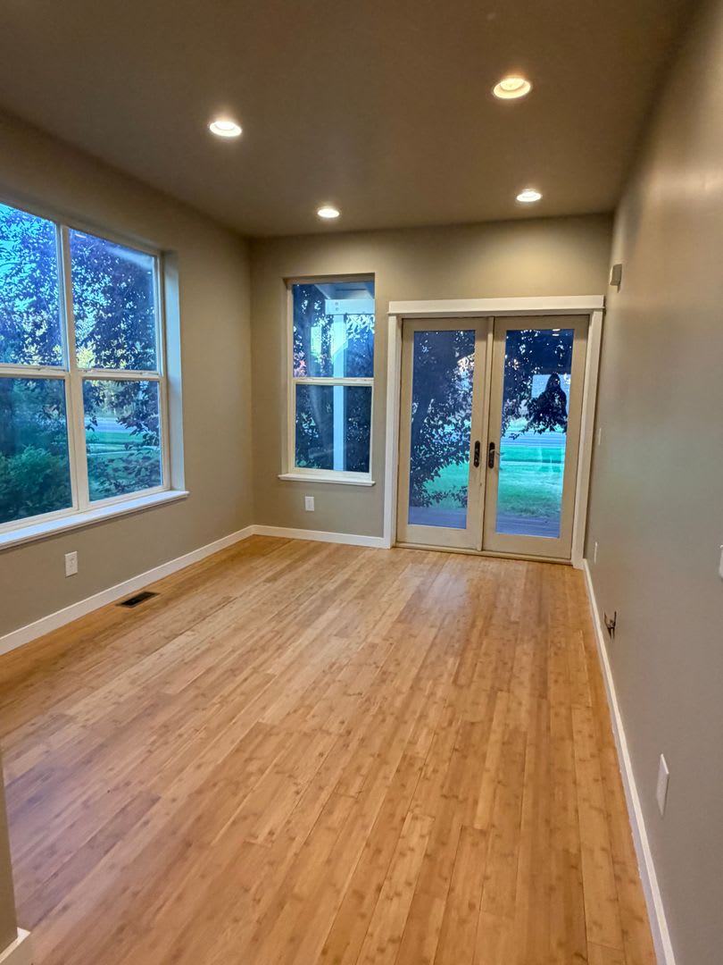 Beautiful uniquely designed home ready for new tenants! – photo 3