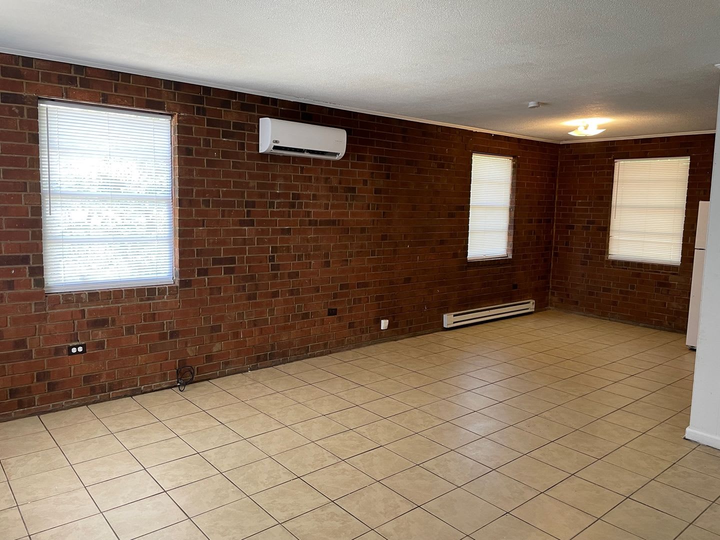 3 Bed, 1 Bath brick home located in Highpoint! – photo 2