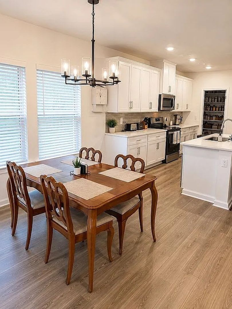 Spacious 4BR House in Clarksville – photo 3