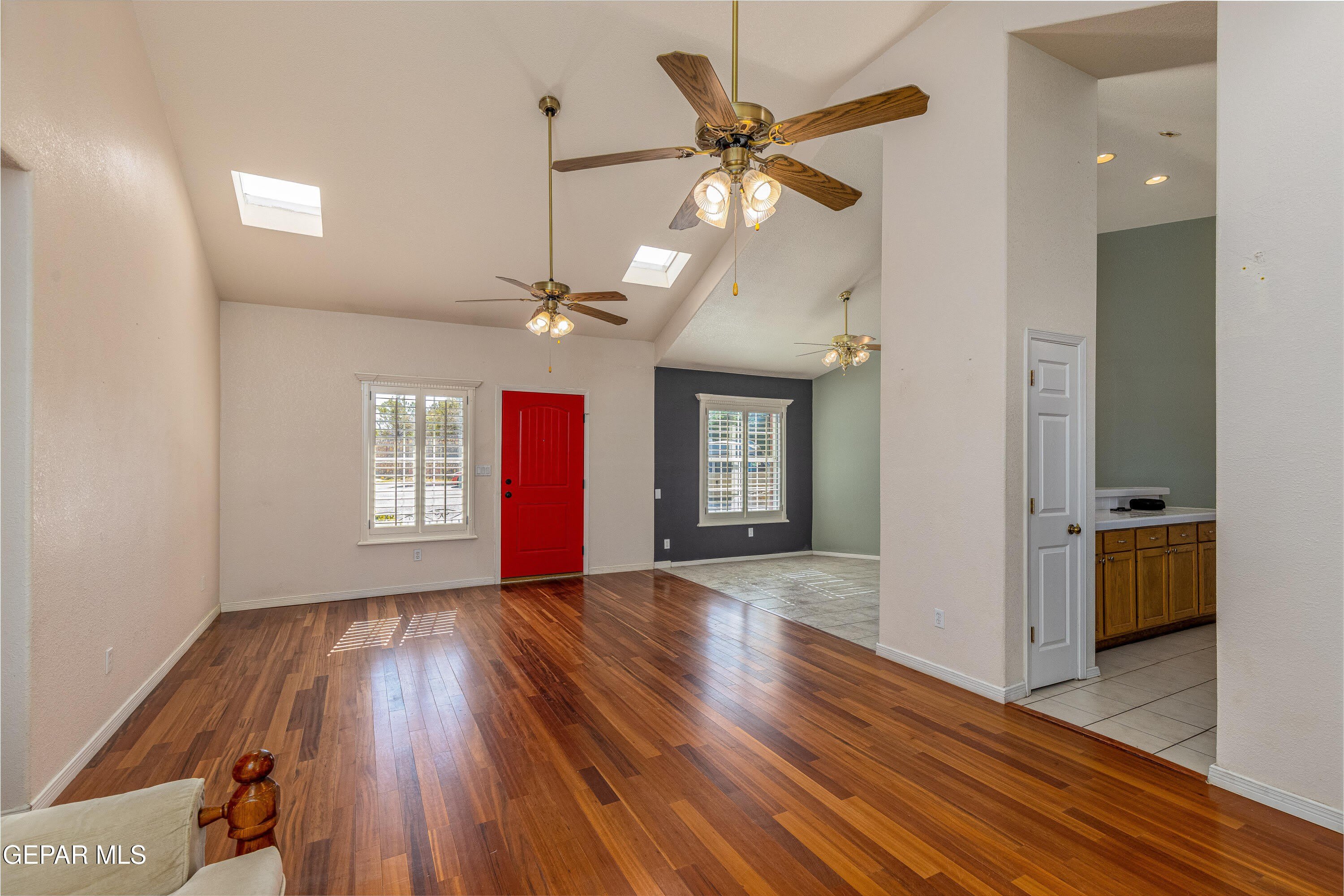 4628 KING ARTHUR Court – photo 2