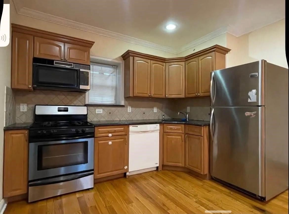 286 MANHATTAN AVE – photo 1