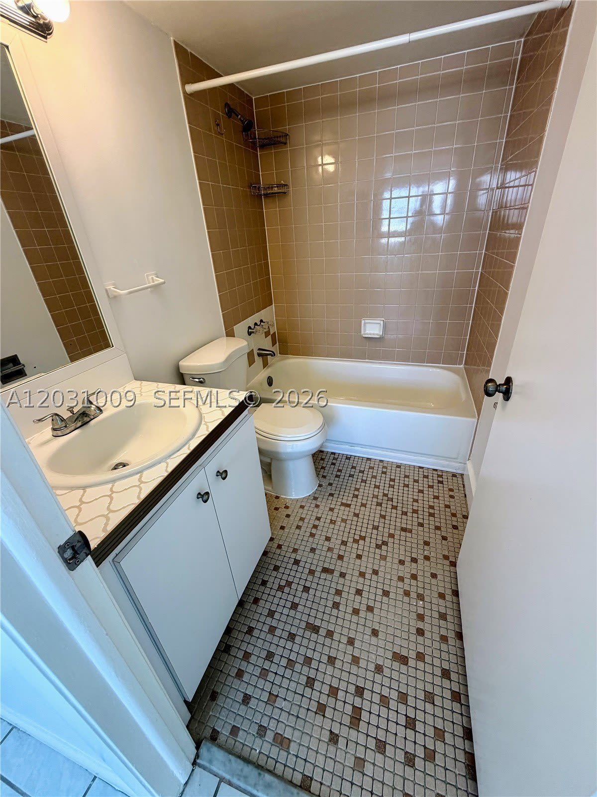 2001 Bay Dr – photo 2