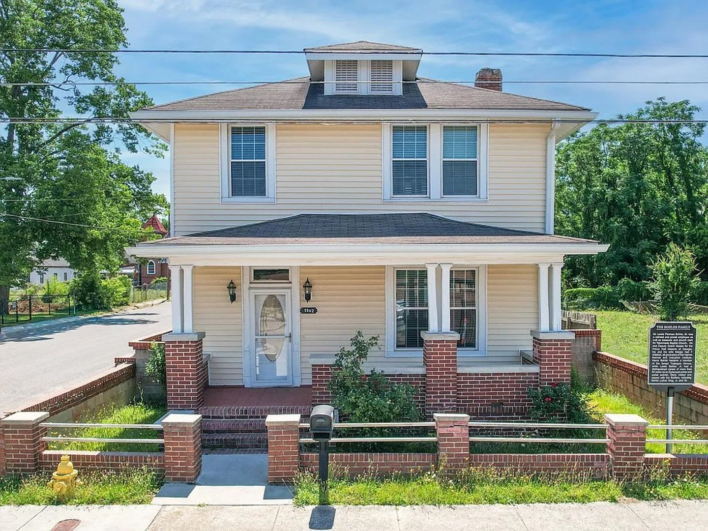Ideal for Medical Professionals & Students – Spacious 5BR Near Downtown – photo 1