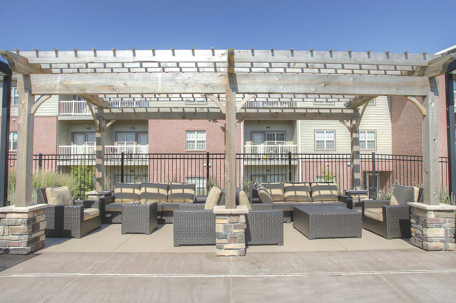 Lincoln Summit Falls Apartments & Townhomes – photo 3