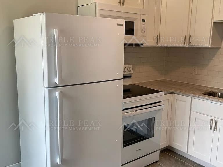 297 N Laurel Street Unit 1 – photo 2