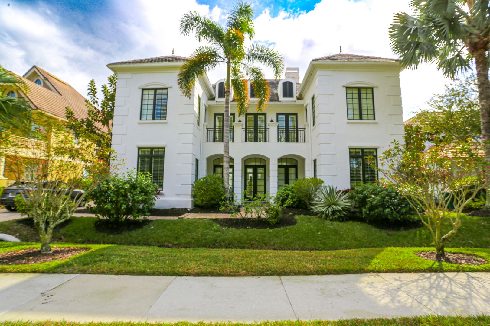 ***STUNNING SEASONAL RENTAL AVAILABLE***STUNNING POOL HOME*** – photo 3