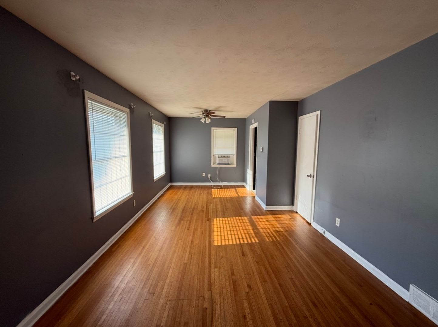 Beautiful 3 Bedroom Home Ready For Move In – photo 3