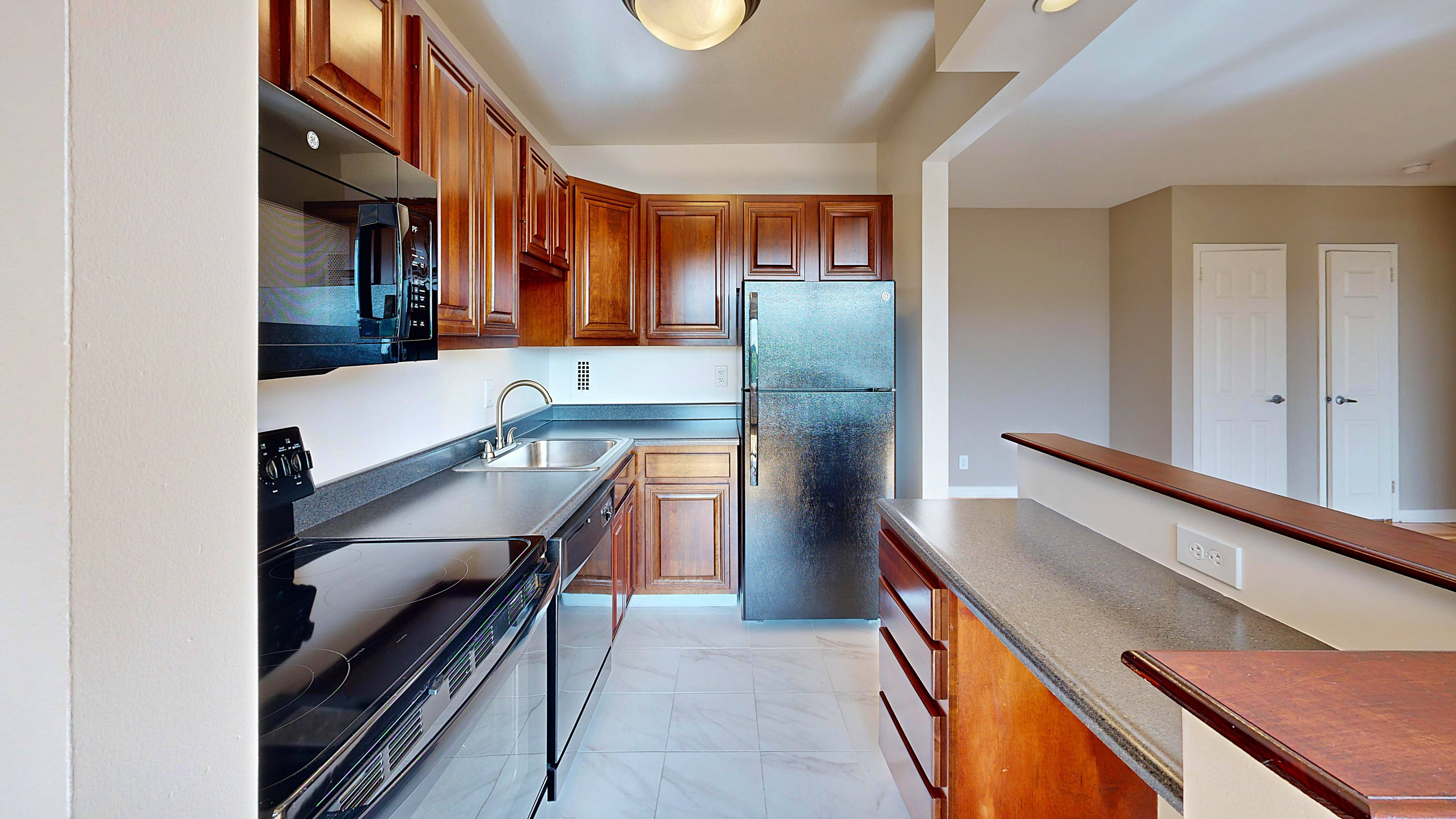 1600 East Avenue Apartments – photo 3