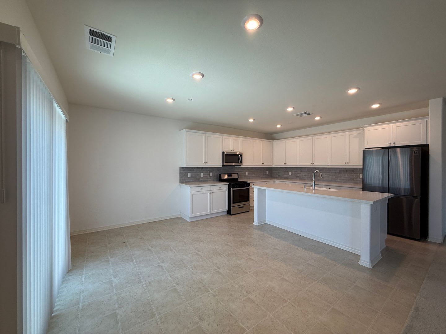Rosamond 4 Bedroom + 3 Bathroom! – photo 5