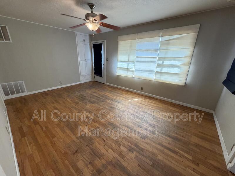 1407 Ord St – photo 4