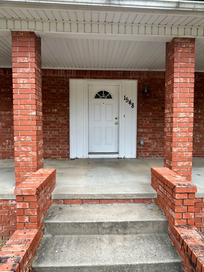 Leasing Now!!! 4 Bedroom 2 Bathroom home, private parking. – photo 3