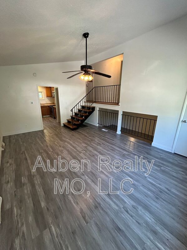 11301 Herrick Avenue – photo 2