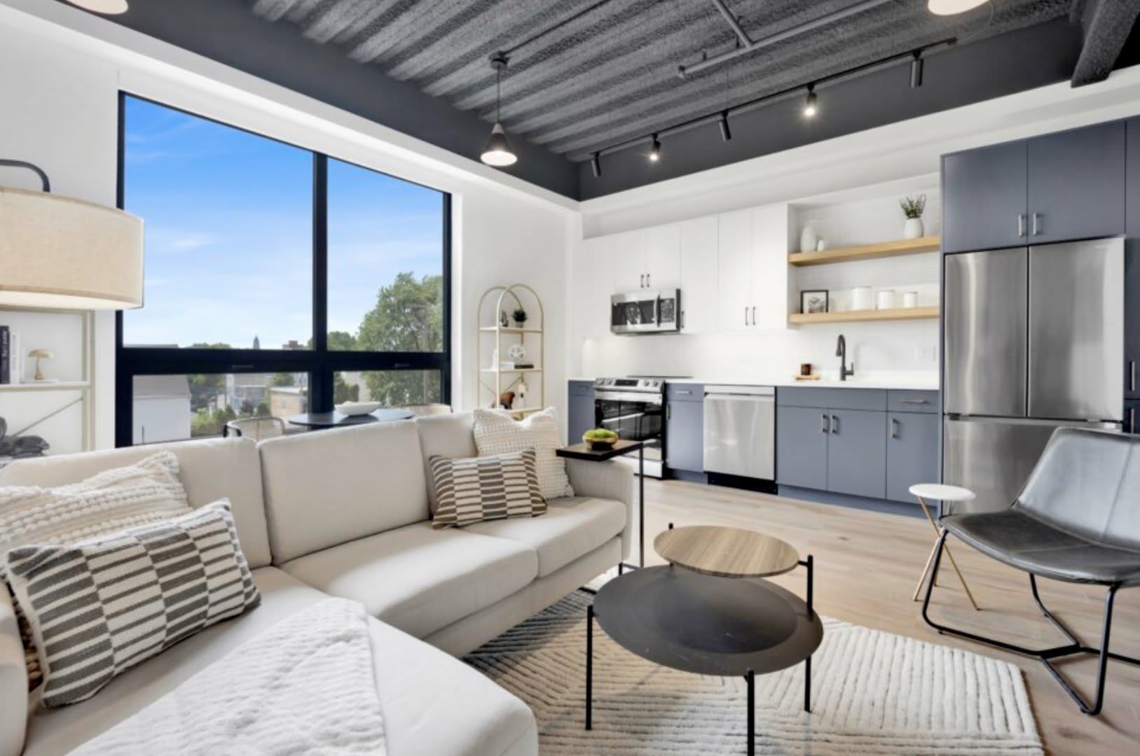 1802 W Berenice Avenue – photo 4
