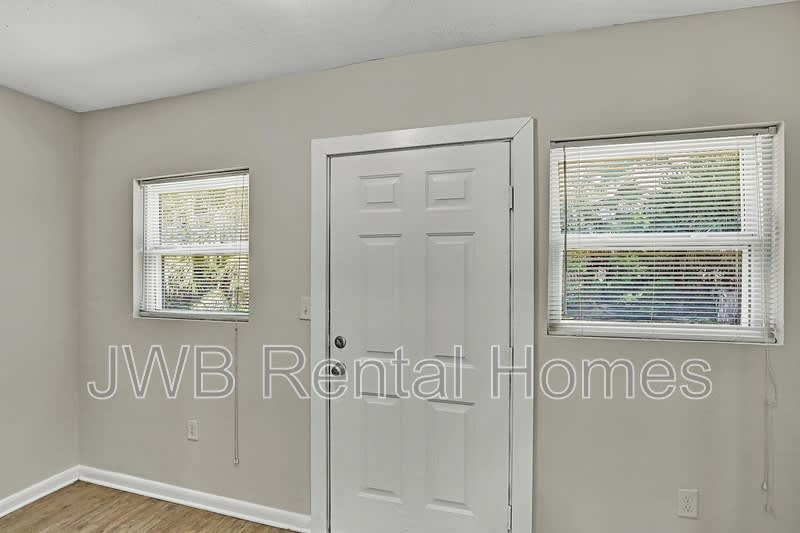 31 45th St W – photo 2
