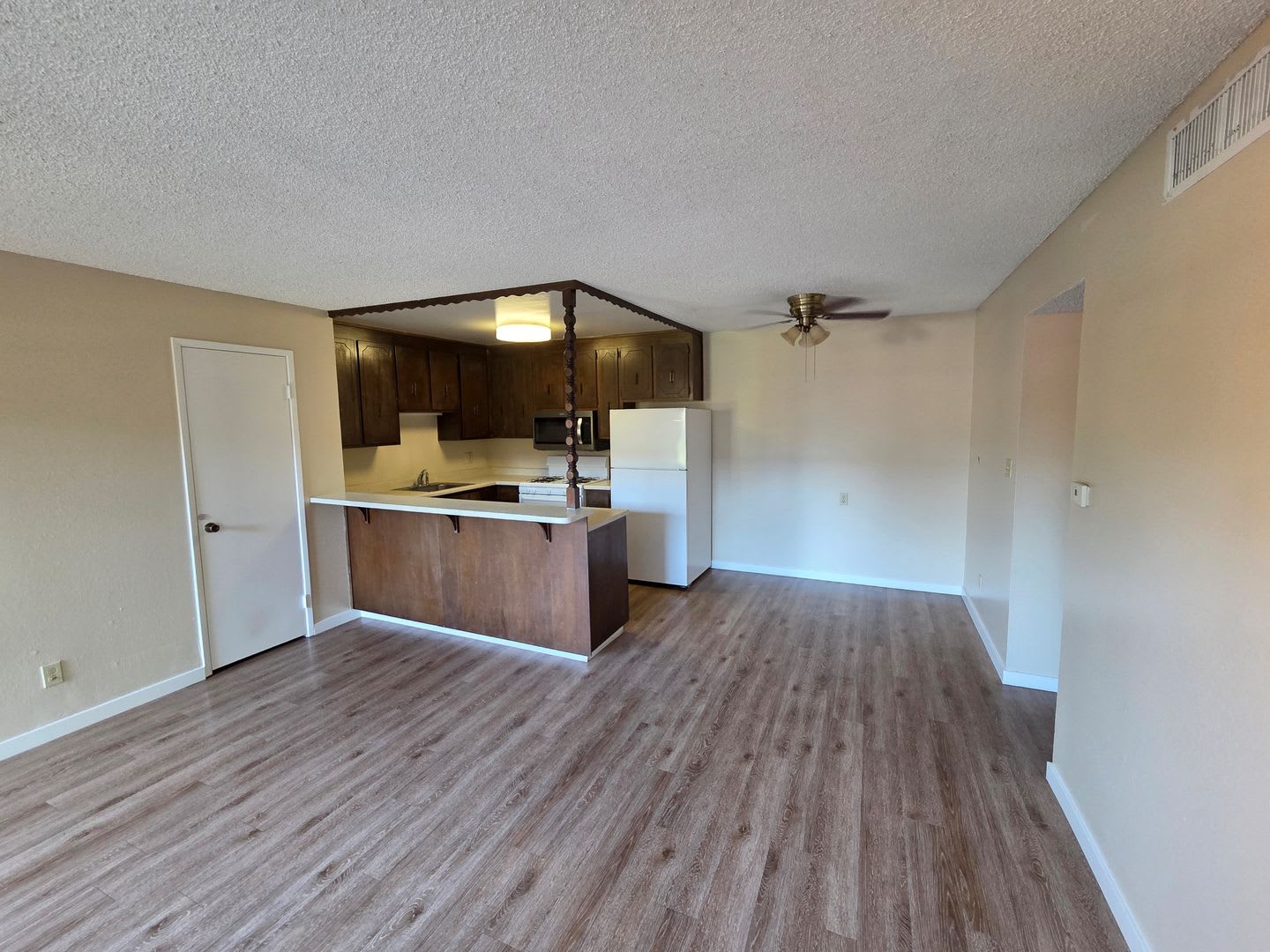 Howe Manor East – photo 1