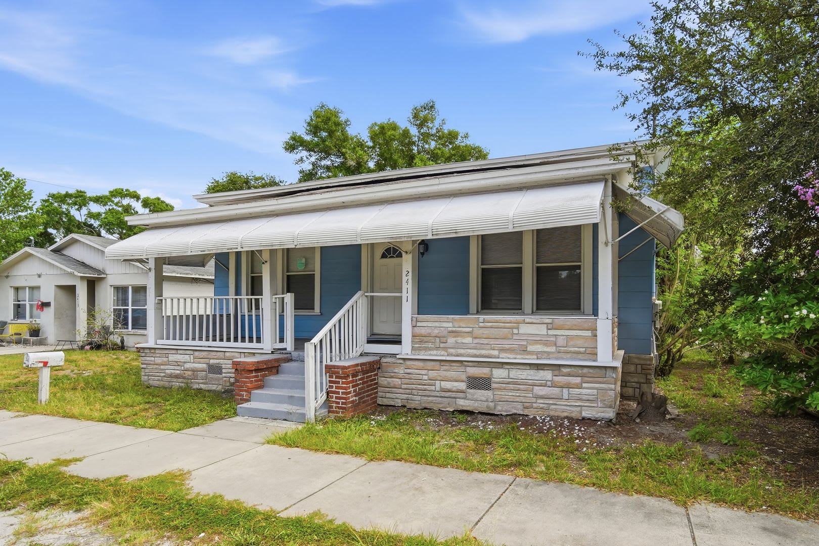 Charming 3-Bedroom Home in Historic Ybor City with Open Floor Plan & Vaulted Ceilings – photo 3