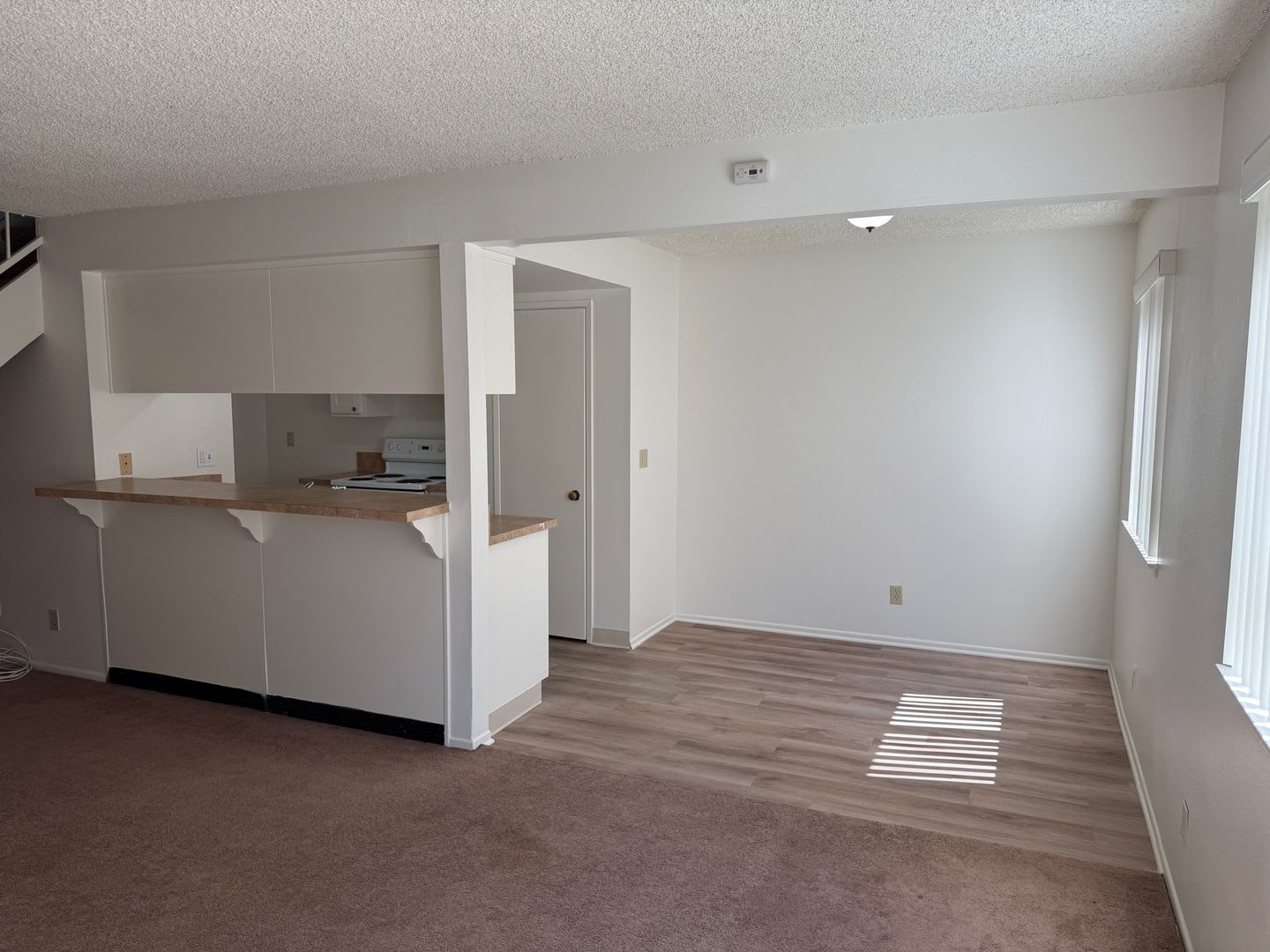 Updated 2 Bed / 1 Bath Townhouse with Pool Access – Port Hueneme – photo 5
