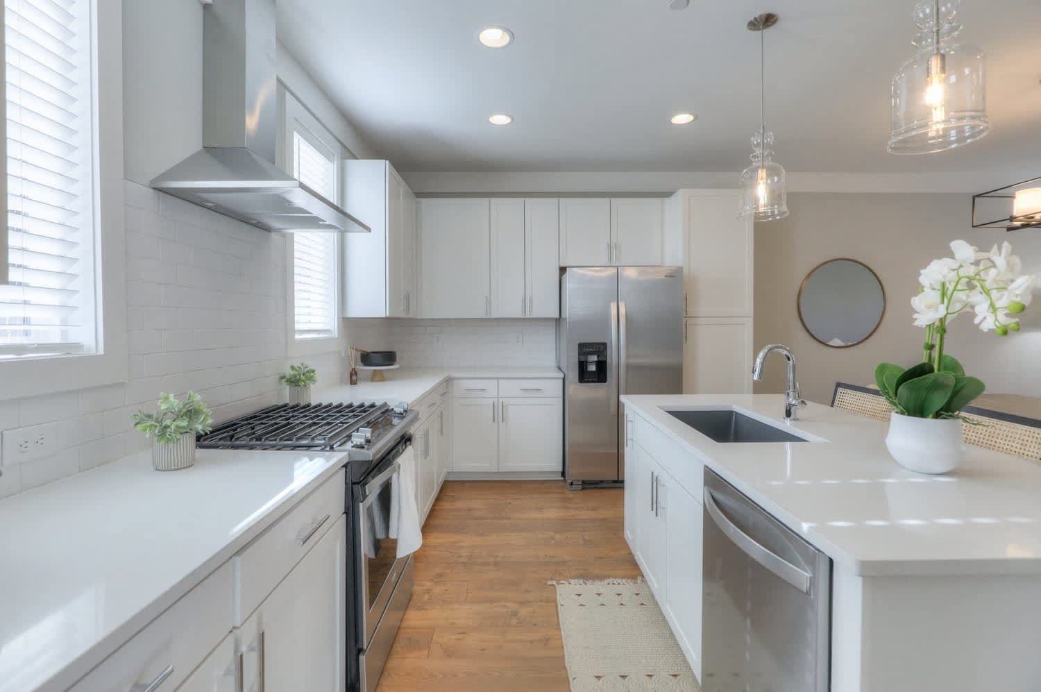 Stunning Remodeled Home In Franklin With A Garage – photo 2