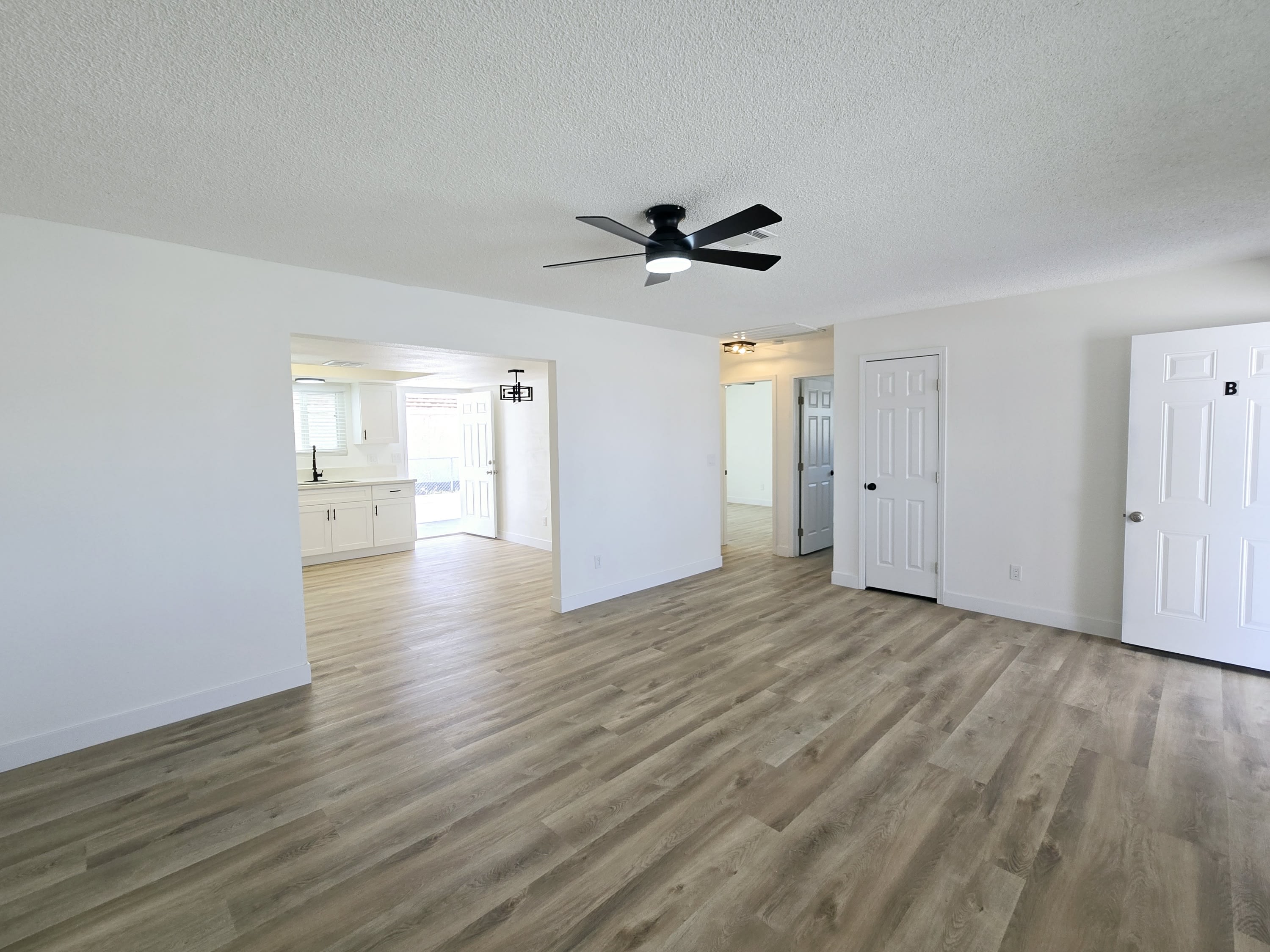 1083 East Calvada Boulevard – photo 1