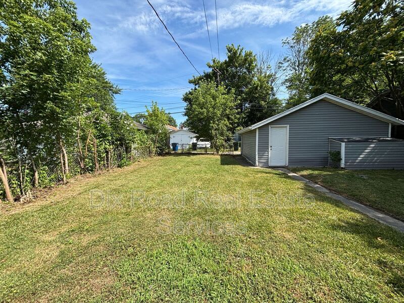 229 Bellaire Avenue – photo 4