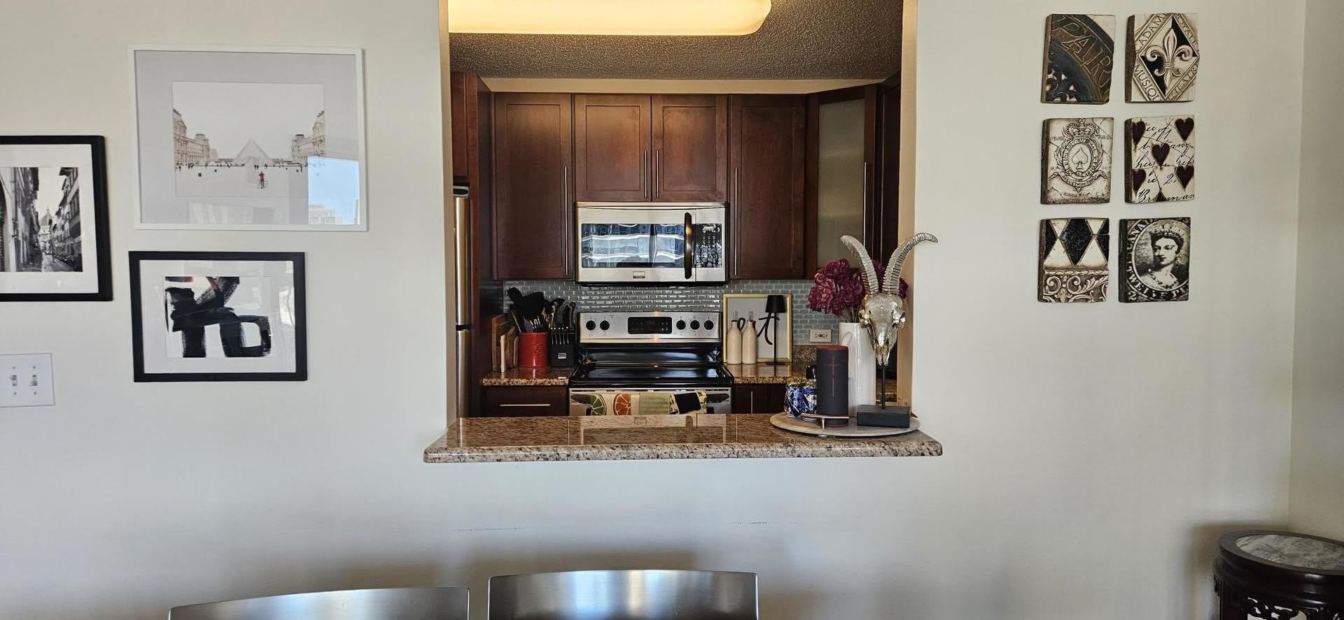 33 W Delaware Place – photo 5