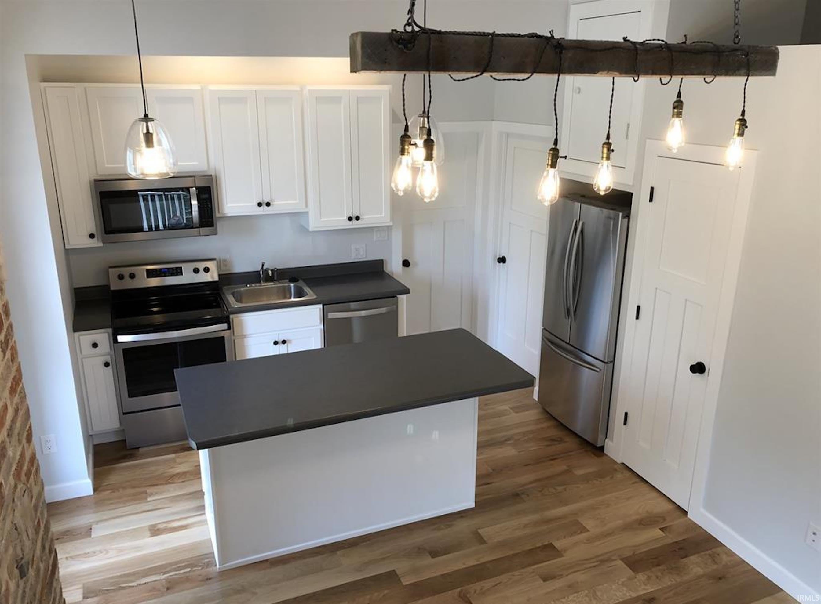 726 W 6th Street – photo 2