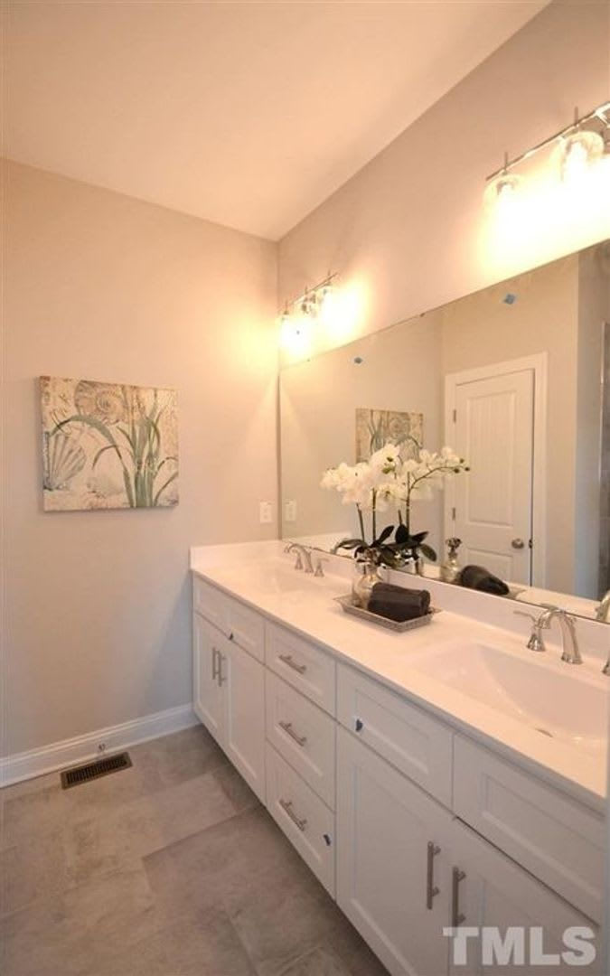 Room in 4 Bedroom Townhome at Philip's Square – photo 4