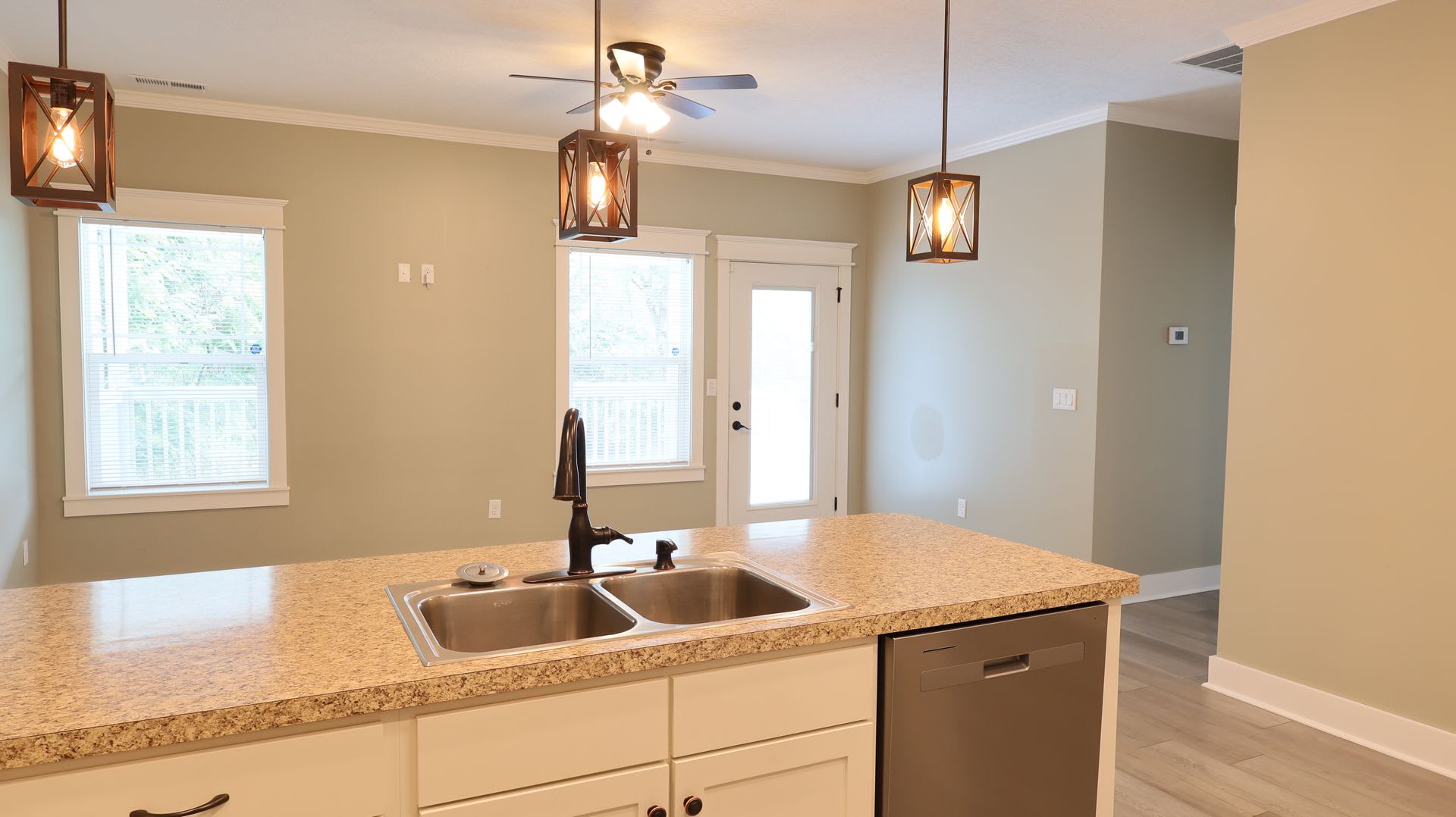 Beautiful 4 Bed 2 Bath Home – photo 3