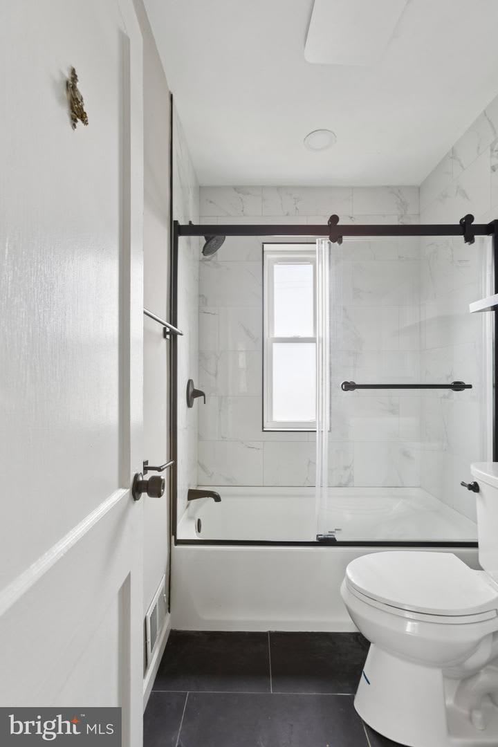 Charming 2 Bedroom Townhome Beautifully Updated And Convenient – photo 5