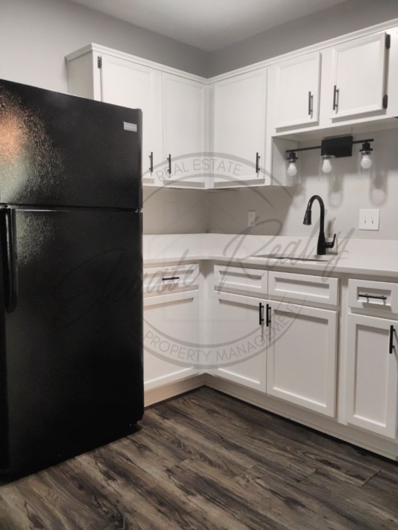 FREE FIRST MONTH: Second Floor One Bedroom Updated Apartment with Laundry Hook Ups! – photo 1