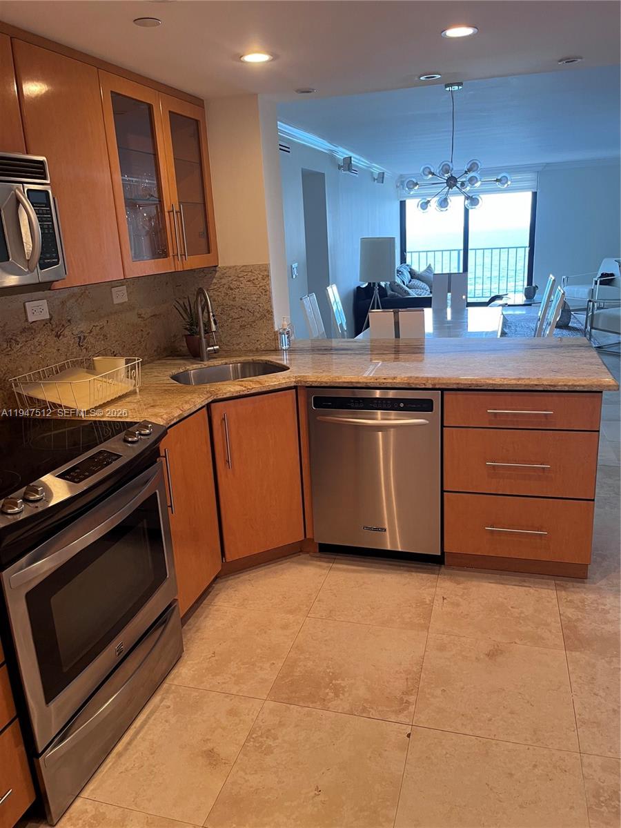 2625 Collins Avenue – photo 3