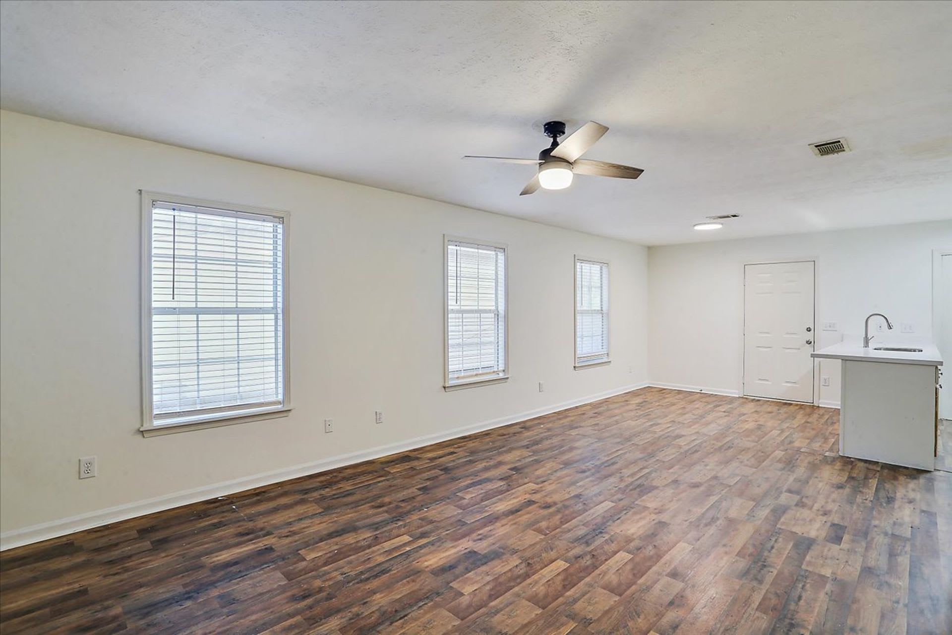2-Bedroom, 2-Bath Townhome in Brandon – photo 5