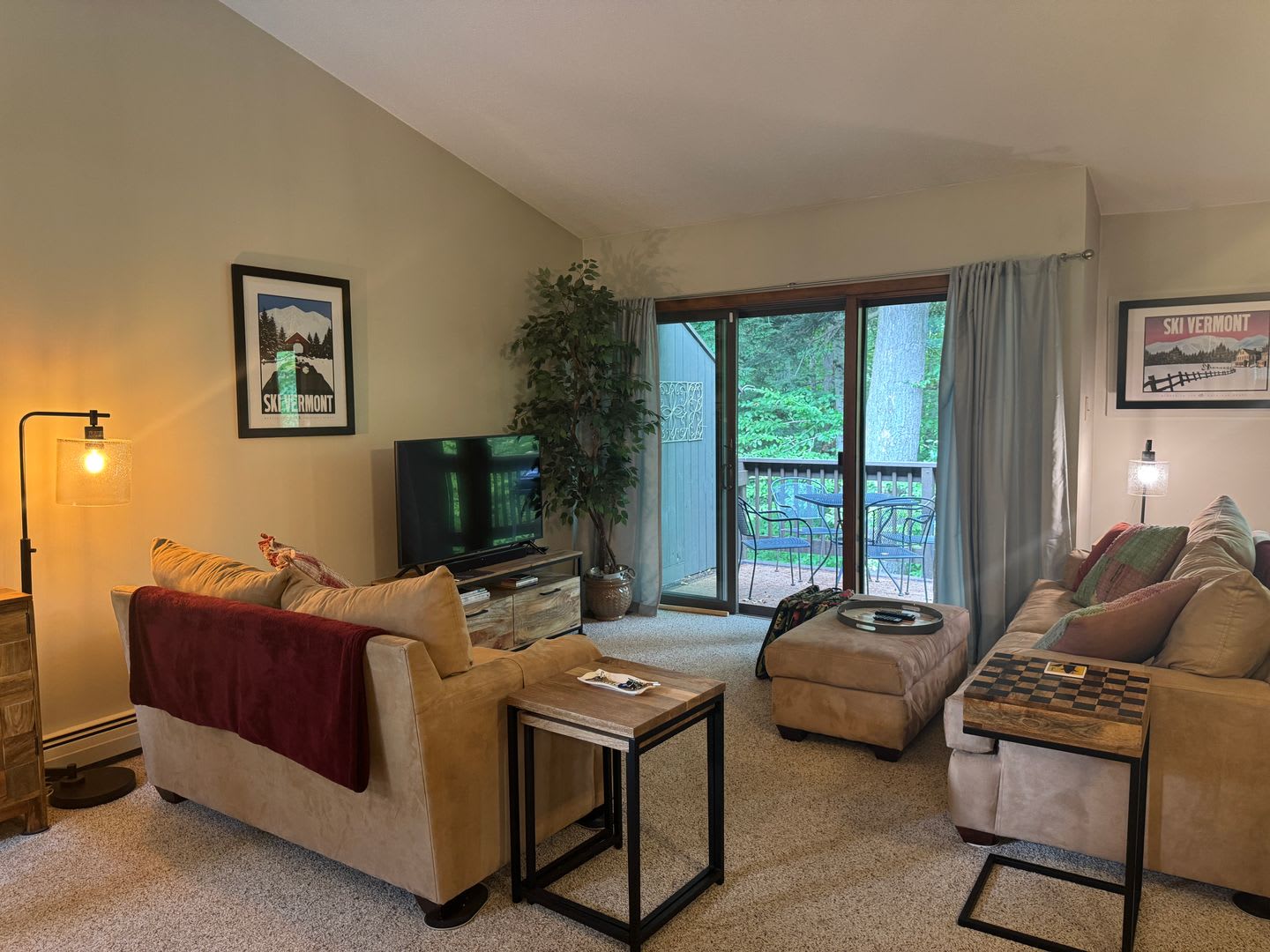 Short Term- 2 bedroom condo in Quechee- Fully Furnished – photo 4