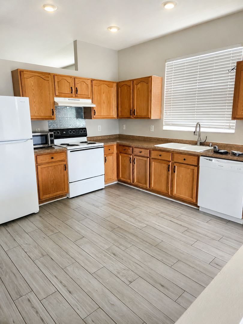 FOR RENT – Beautiful 3BR Home in Lexington Oaks – photo 3