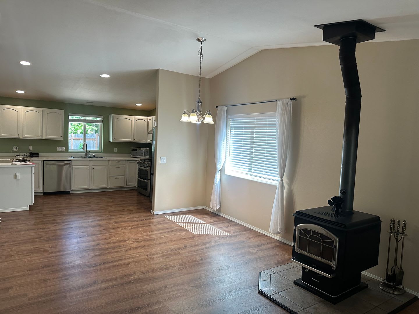 Your Private Lake Retreat Awaits In Clearwood – photo 3