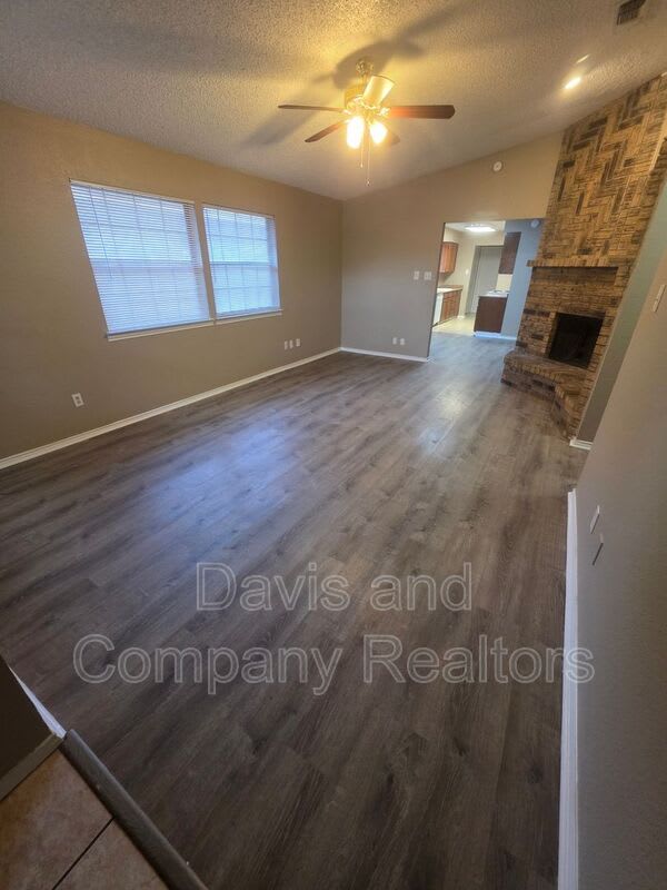 4422 Fairgate Dr – photo 3