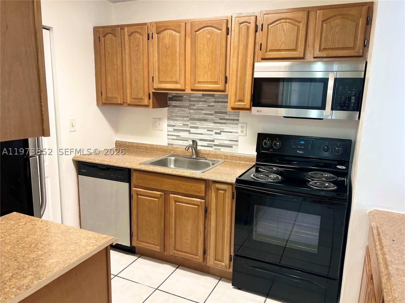 20761 NE 4th Pl – photo 2