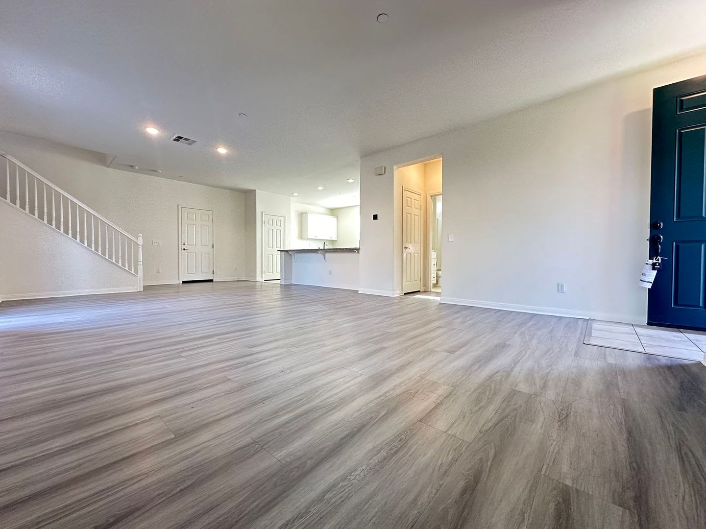4 Bedroom home for leasing in Eastvale – photo 2