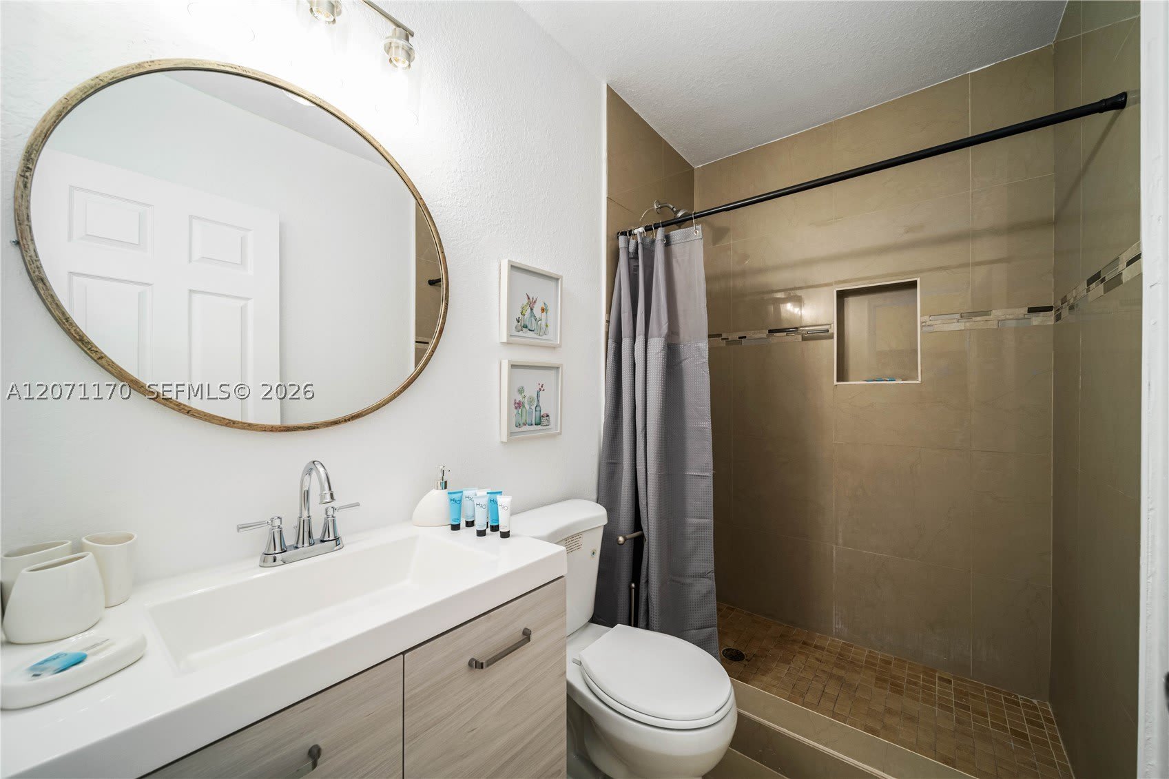 1250 NE 110th St – photo 3