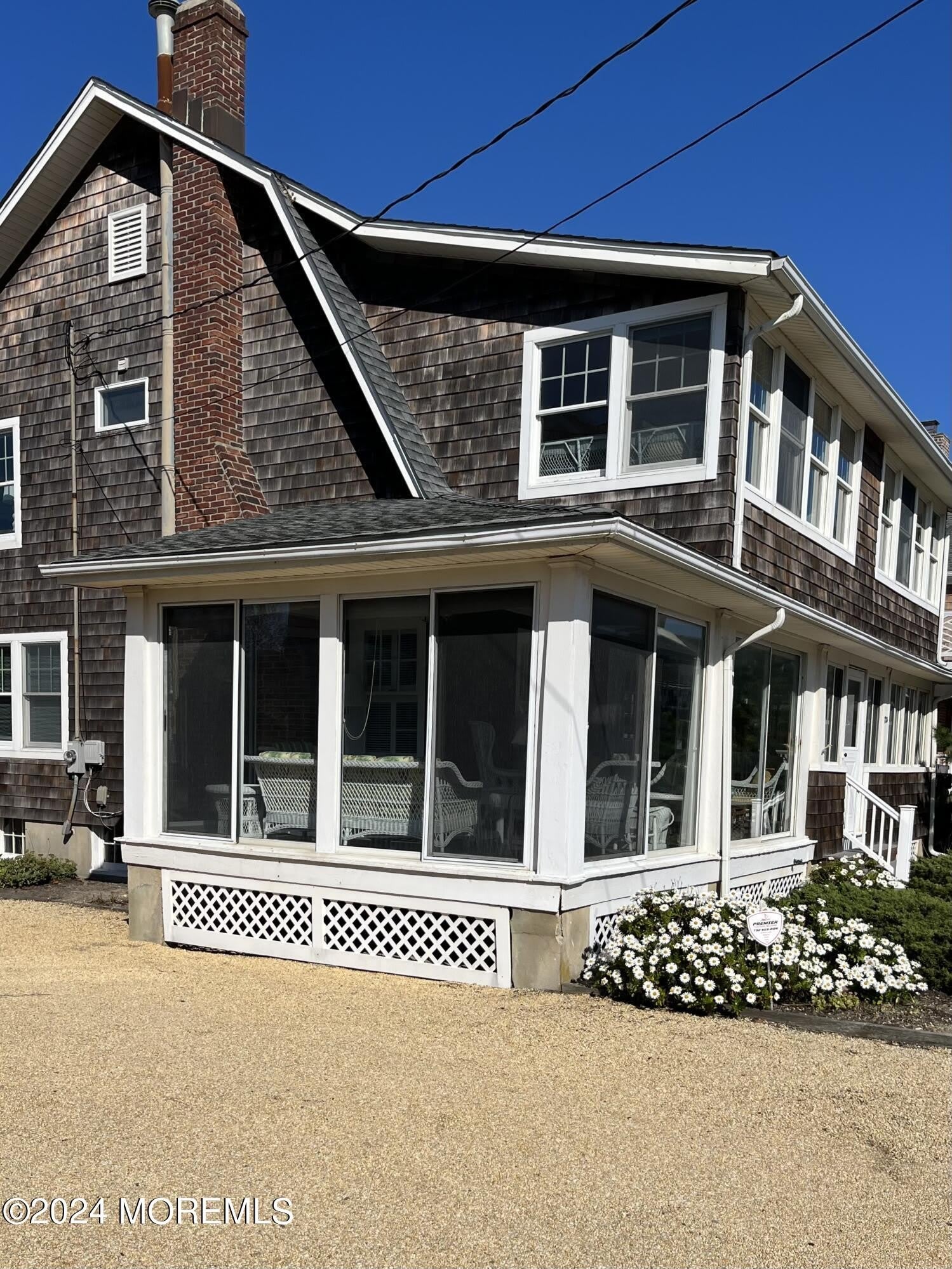 724 East Avenue – photo 1