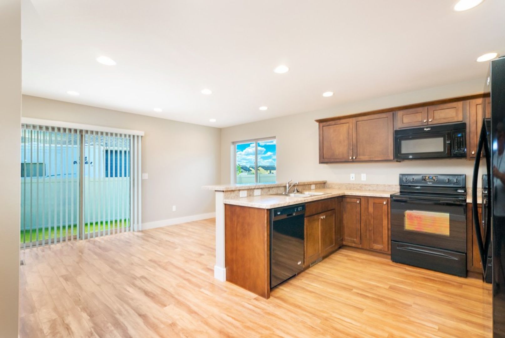 4 Bedroom Townhome in River Pointe Subdivison – photo 4