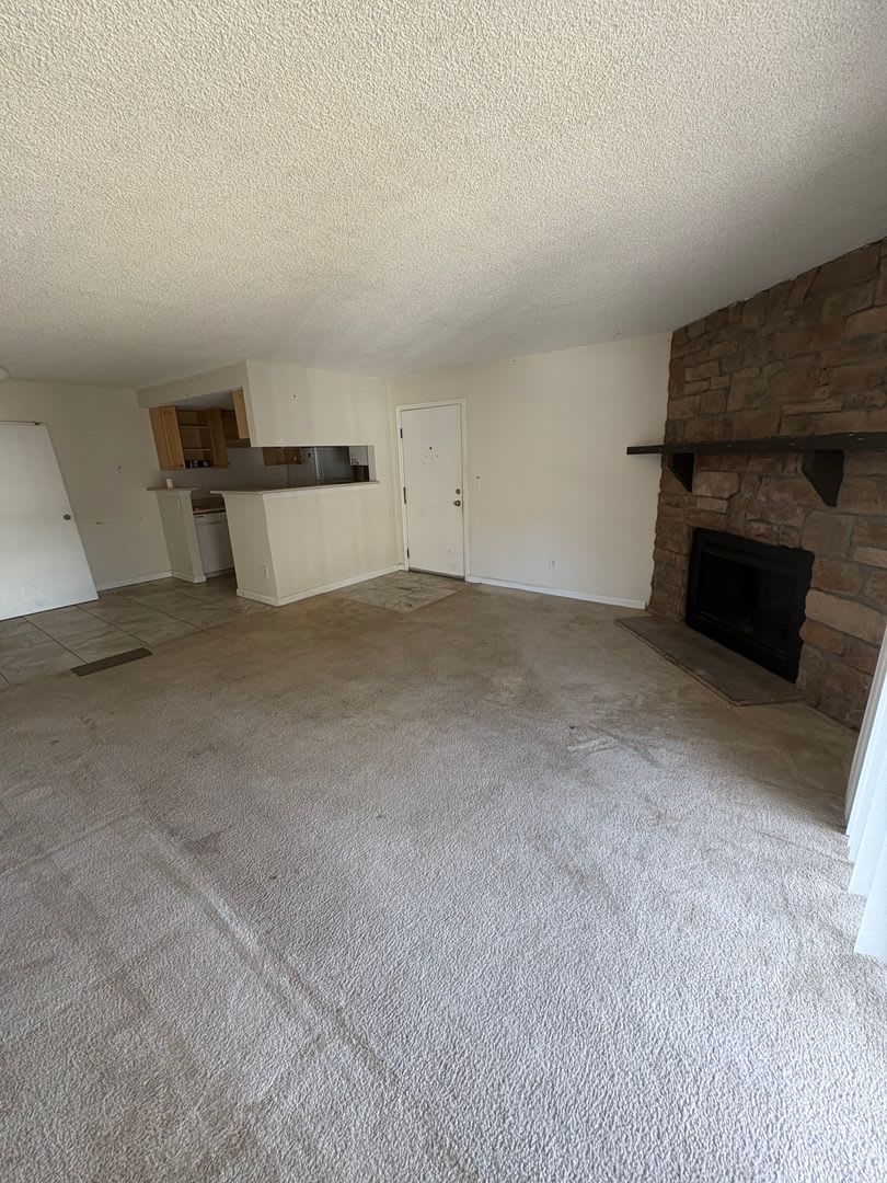 Spectacular Top Floor Condo in Aurora! **Move-In Special** – photo 3