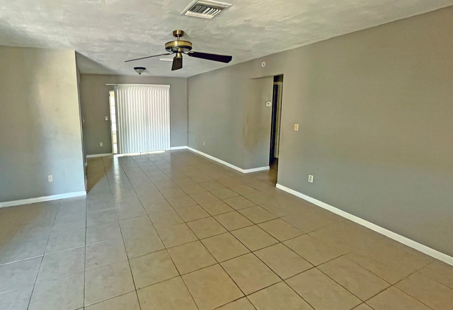 Spacious 2 2 Home Featuring Neutral Ceramic Tile Throughout Within The Heart Of Spring Hill – photo 5