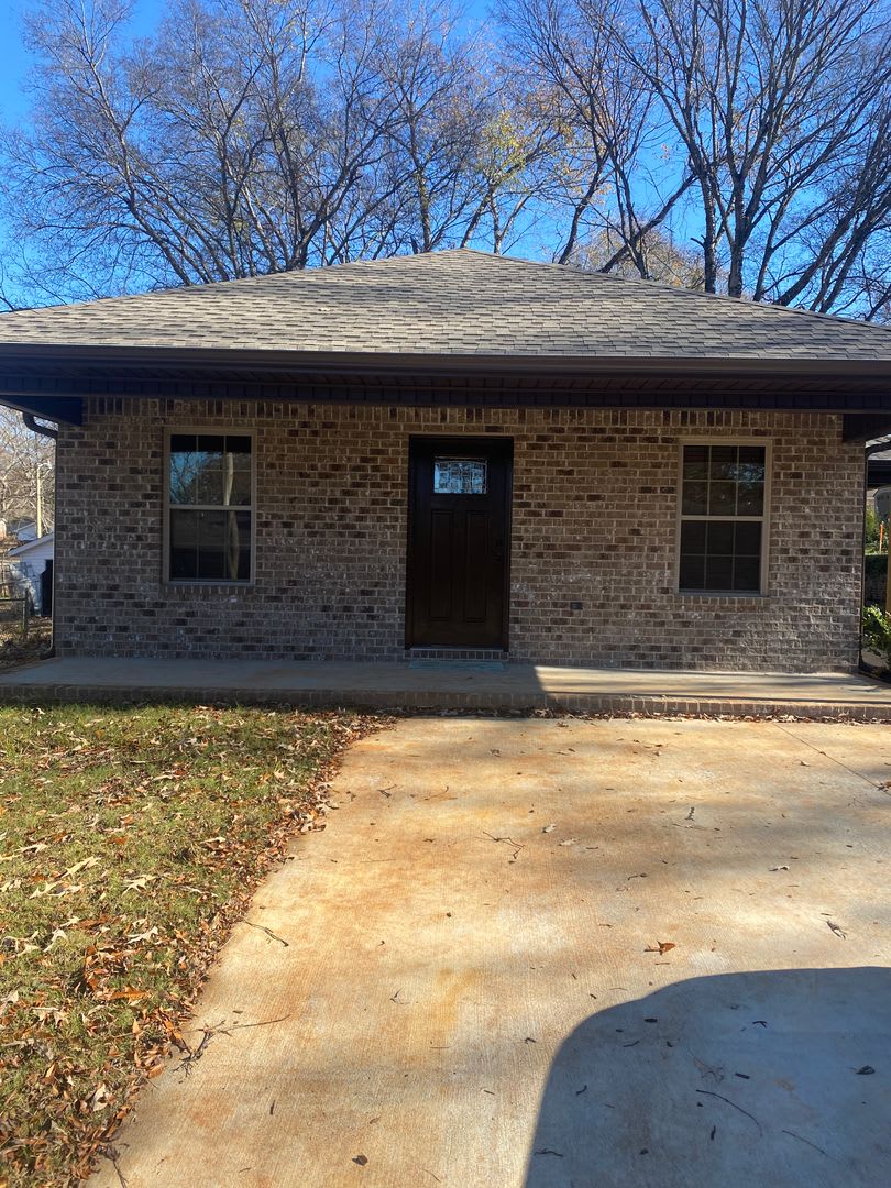 3 bed 2 Bath Home – photo 1